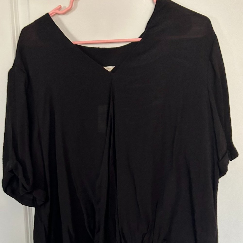 Short sleeve hi-lo shirt size 22/24.